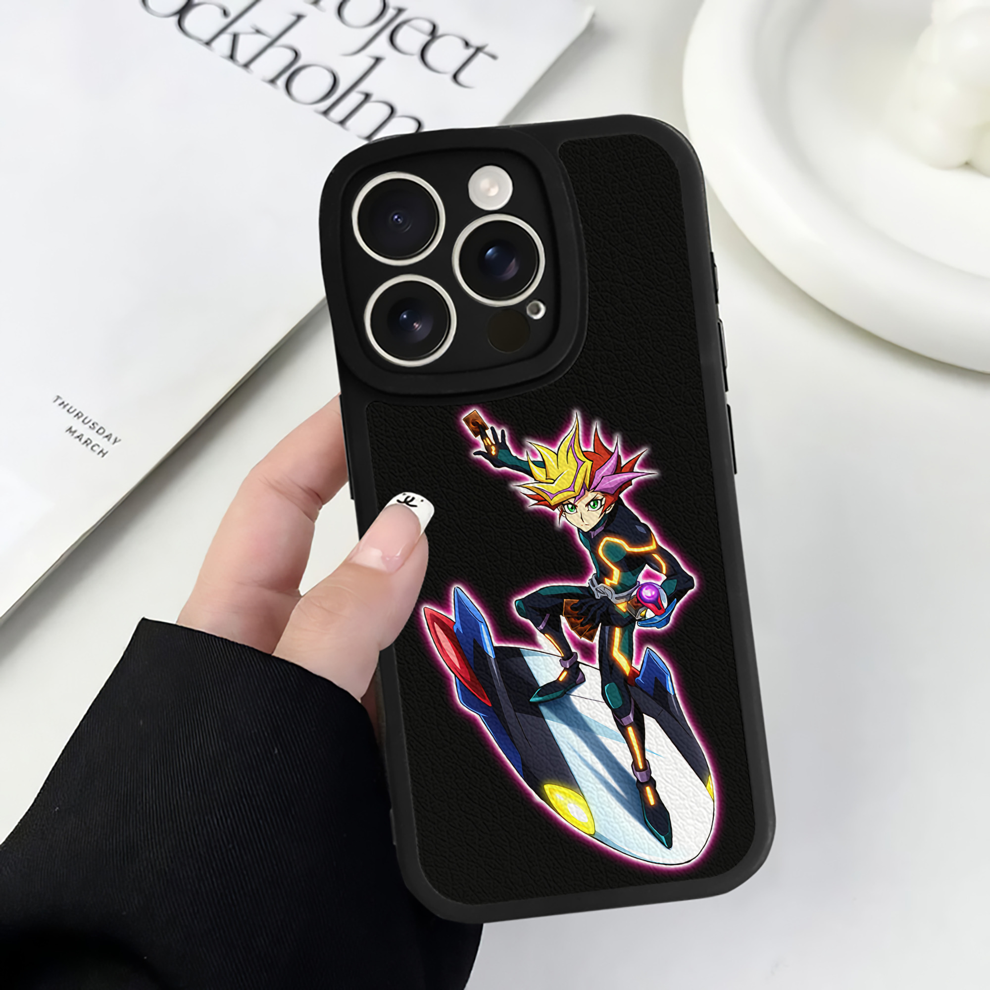 遊☆戯☆王 Yu-Gi-Oh! 【iPhone 16シリーズ対応】シリコンスマホケース（レザー調） 材質：シリコン